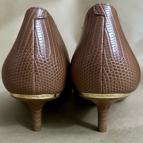 NEW Michael Kors Snake Embossed Brown Kitten Heels Pumps Size 8 - Picture 7 of 9